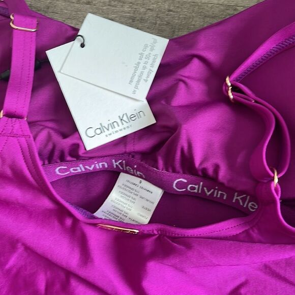 Calvin Klein Women's Starburst Solid One Piece Swimsuit Dragon Fruit - Picture 4 of 4